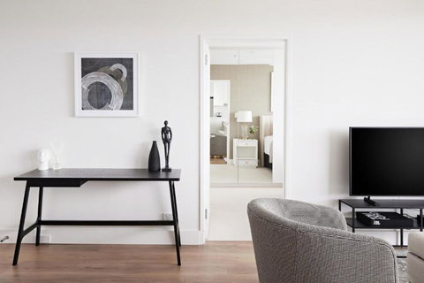 Modern Glamour I90 - Tourism TAS 2