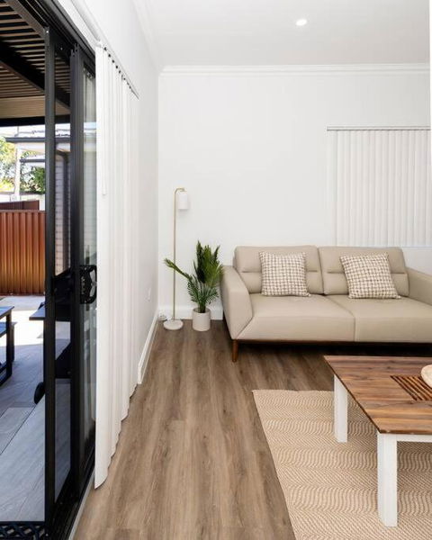 Modern Home In The Heart Of Bankstown - Tourism TAS 0