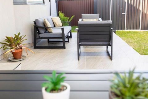 Modern Home In The Heart Of Bankstown - Tourism TAS 2