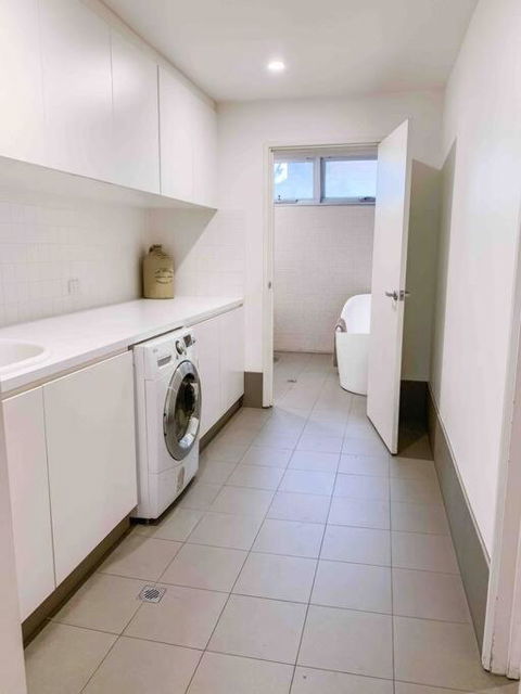 Modern House Close To CBD & Adelaide Oval - Tourism TAS 2