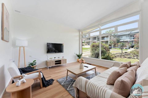 Modern House With Spacious Backyard In Telopea - Tourism TAS 0