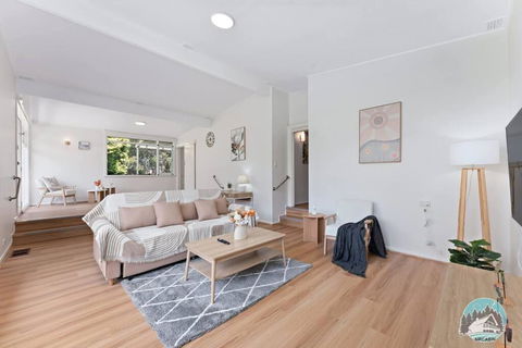 Modern House With Spacious Backyard In Telopea - Tourism TAS 1