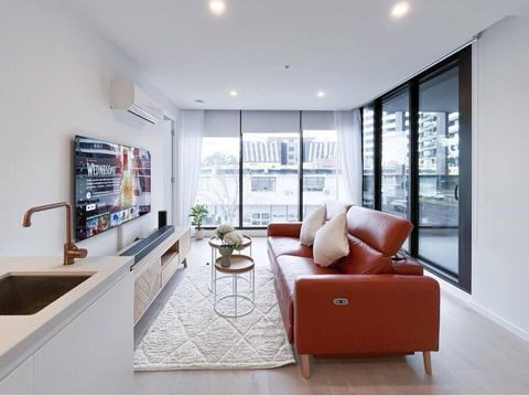 Modern Luxury 2B2B Sky Garden SmartTV - Hobart Tourism 0