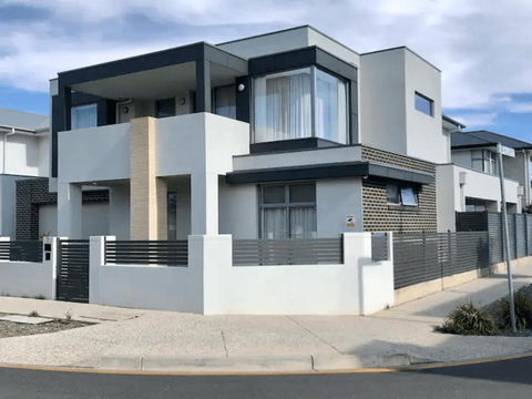Modern Mansion In Lightsview By Host Solutions - Hobart Tourism 0