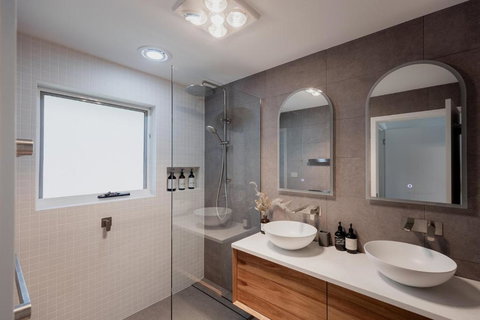 Modern Refurbished Unit In Charming Bellerive - Tourism TAS 1