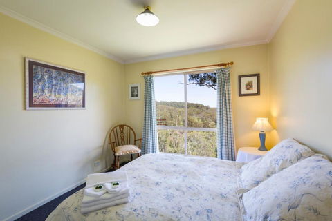 Moffat Falls Cottage Overlooking Waterfalls And Mountains - Tourism TAS 3