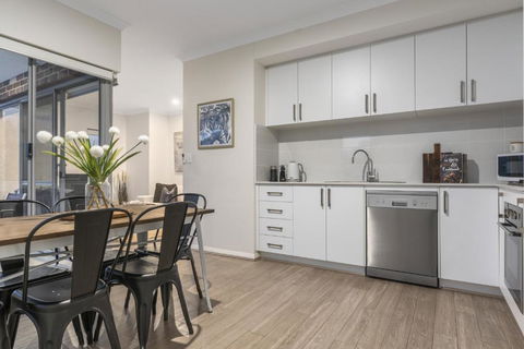 Modernista Getaway Your Airport Retreat - Hobart Tourism 2