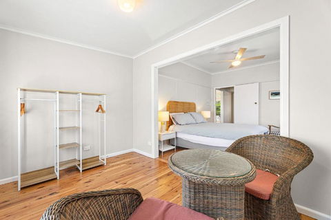 Narooma Lighthouse Cottage - 74 Princes Highway Narooma - Tourism TAS 3