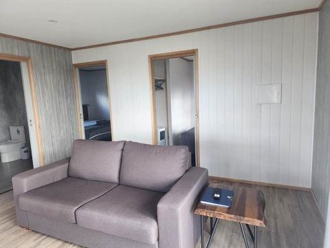 Mount Rumney Escapes - 5 Seaview Kangaroo House - Tourism TAS 3