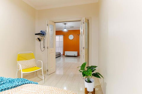 Morden Elegant 4 Bedroom House - Hobart Tourism 2