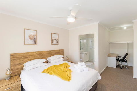 Morview Holiday Homes-Implala - Tourism TAS 3