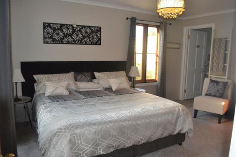 Mulberry Cottage Unique B&B Accommodation - Tourism TAS 1