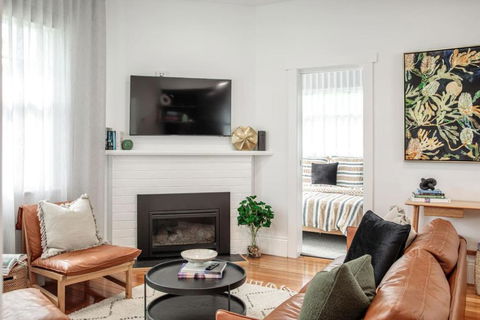 Mulgrave Street Cottage- Renovated Comfort - Tourism TAS 1