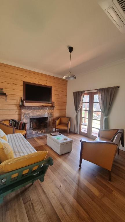 Myrtlebank Cottage Farmstay - Hobart Tourism 0