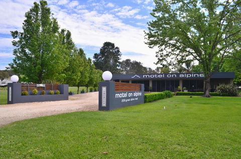 Myrtleford Motel On Alpine - Hobart Tourism 1