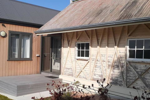 NEST- Luxury Vineyard Accommodation - Hobart Tourism 2