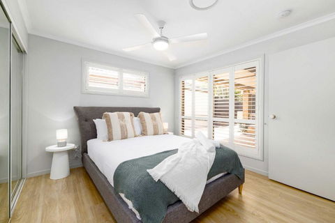 NEW 3BR Serene Creekside Retreat In Helensvale - Tourism TAS 1