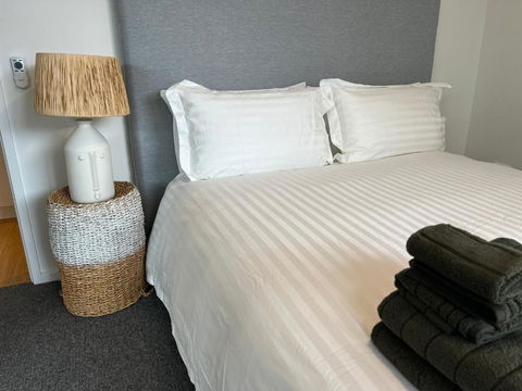 NEW BOUTIQUE 1bd Apt - Hobart Tourism 3