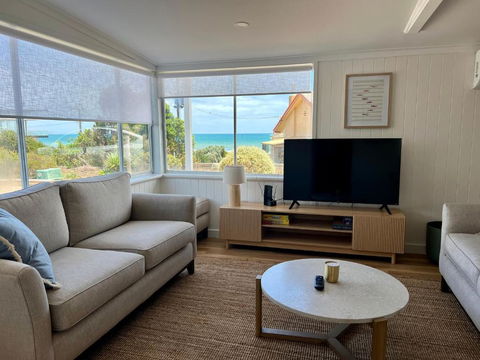 NEW Magpie Sands - 3 Bedroom Home - Downstairs Only, 1 Min Walk To Aldinga Beach - Tourism TAS 2