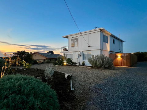 NEW Magpie Sands - 3 Bedroom Home - Downstairs Only, 1 Min Walk To Aldinga Beach - Tourism TAS 1