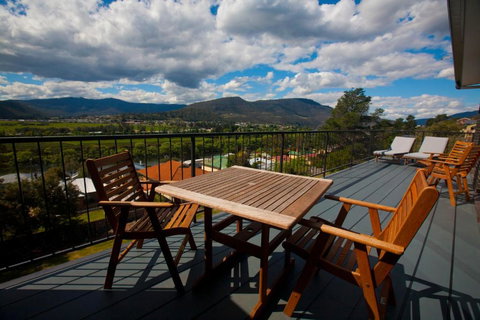 New Norfolk Holiday Apartments - Hobart Tourism 0