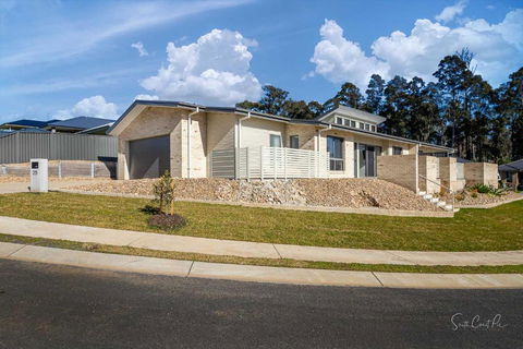 New Sunshine Bay Homes - Hobart Tourism 2