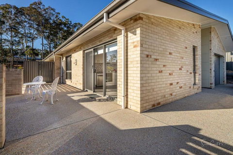 New Sunshine Bay Homes - Hobart Tourism 3