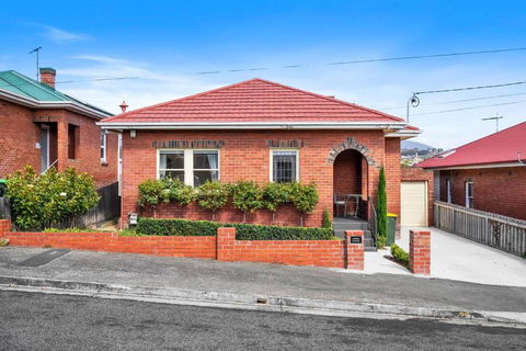 New Town Bungalow - A Leafy Family Haven - Hobart Tourism 1