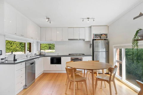 New Town Bungalow - A Leafy Family Haven - Hobart Tourism 2