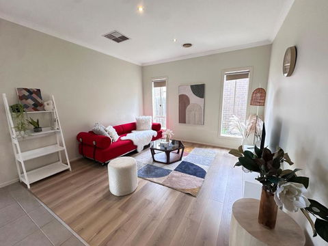 Newly Beauty 4-Bedroom Family Home In Truganina - Hobart Tourism 1