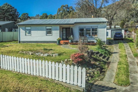 Mount Beauty 3BR Home - Hobart Tourism 0
