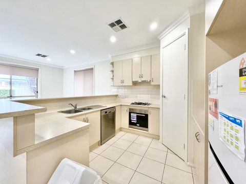 No Stairs, Big House, Garage Richmond Residence 1 - Hobart Tourism 3