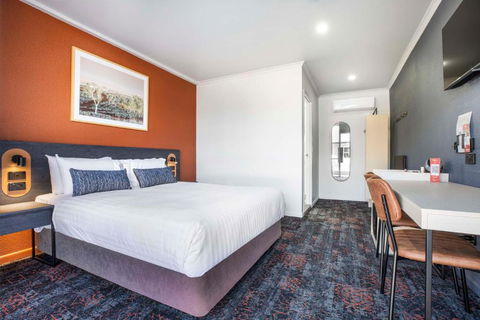 Nightcap At Horse & Jockey Hotel Warwick - Tourism TAS 3