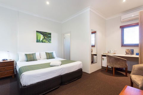 Nightcap At Manly Hotel - Tourism TAS 1