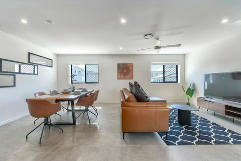 Newly Spacious Top Floor Good View Apartment - Hobart Tourism 2