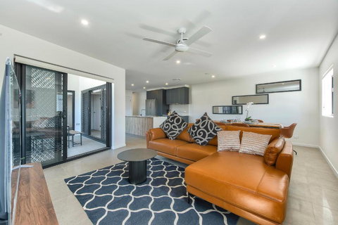 Newly Spacious Top Floor Good View Apartment - Hobart Tourism 0