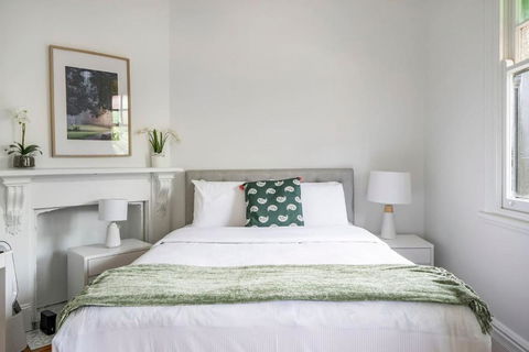 Newtown Nest - Chic Terrace Living Off King Street - Hobart Tourism 1