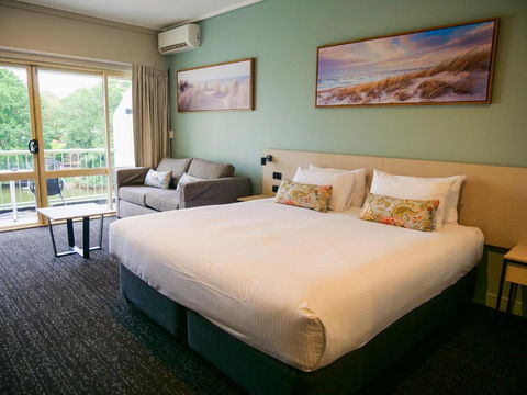 Nightcap At Hinterland Hotel Nerang - Hobart Tourism 0