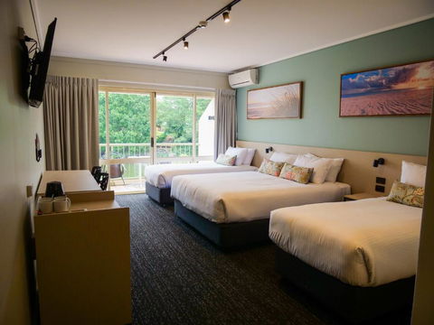 Nightcap At Hinterland Hotel Nerang - Hobart Tourism 1