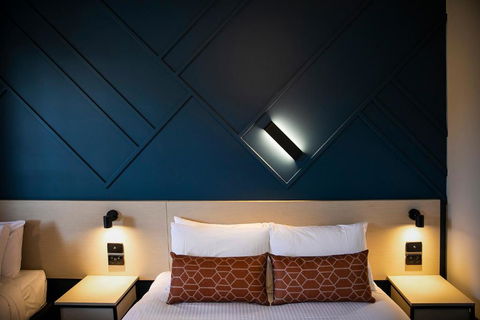 Nightcap At Sandown Park Hotel - Hobart Tourism 1