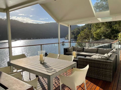 NINE At Berowra Waters, Luxury Waterfront With Hot Tub - Tourism TAS 1