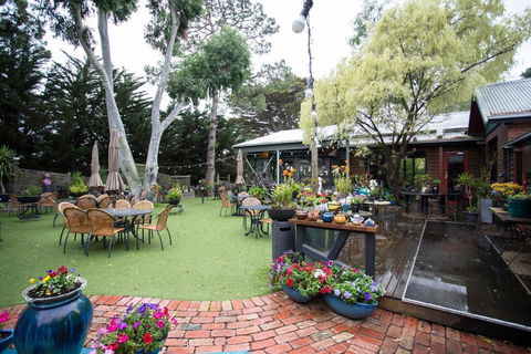 Oakdene Vineyards Guesthouse - Hobart Tourism 1