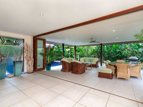 Oasis Beachfront Mirage - Hobart Tourism 3