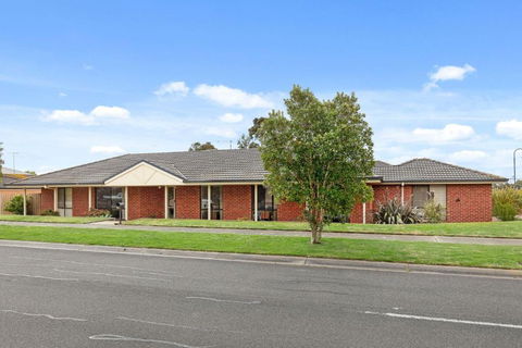 Oasis Springs - Hobart Tourism 0