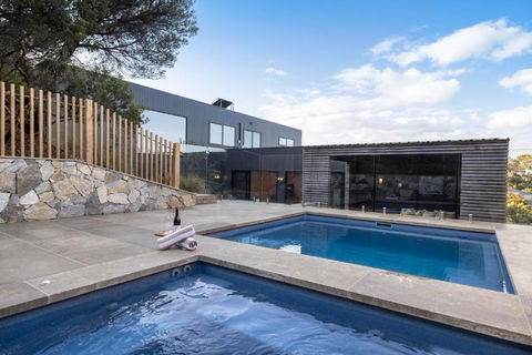 Ocean Beach Retreat - Hobart Tourism 0