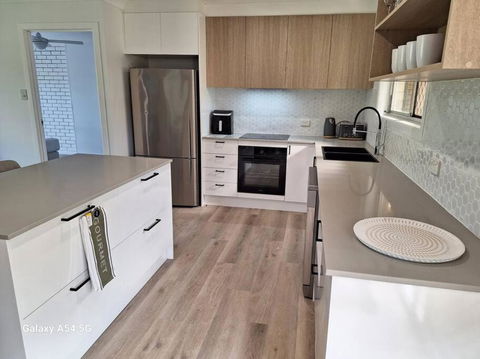 Ocean Shores 4 Bedroom House - Hobart Tourism 1