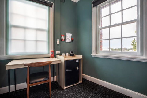 Nightcap At Pymble Hotel - Tourism TAS 2