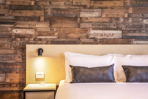 Nightcap At Westside Hotel - Hobart Tourism 1