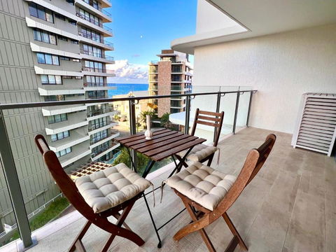 Ocean View 2BR Main Beach Getaway - Hobart Tourism 3