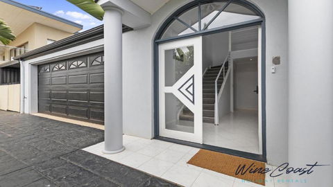 Ocean Views And Vineyards By Wine Coast Holiday Rentals - Tourism TAS 1